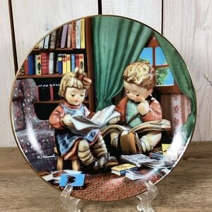 M.I. Hummel 1990 “Budding Scholars” Little Companions Plate Danbury Mint
